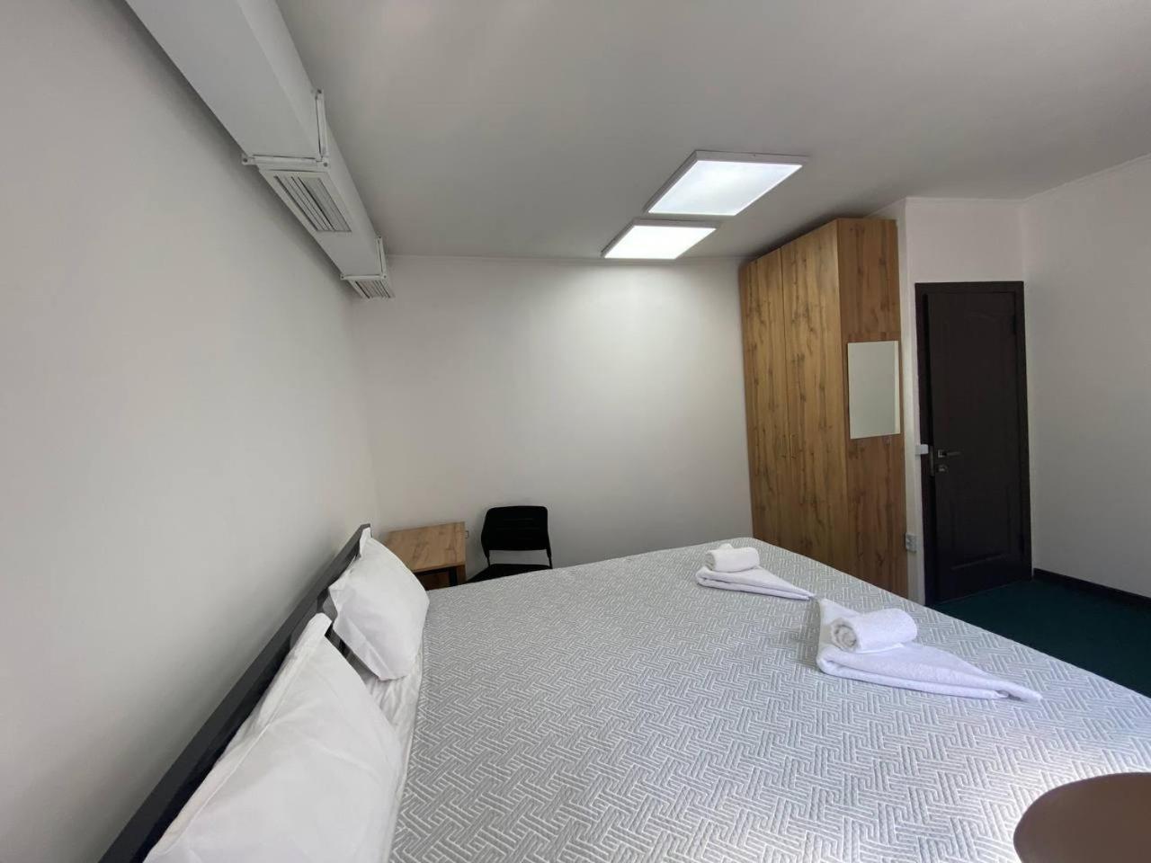 Место Встречи "Guest House Meeting Place" Bishkek Esterno foto